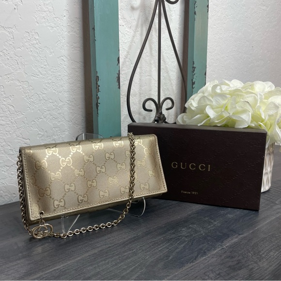 Gucci Handbags - EUC Gucci Gold Imprime GG WOC